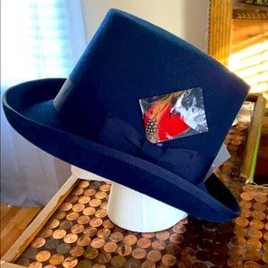 NWT Hats in the Belfry Top Hat